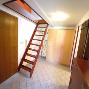 ISTRA, PULA Dvoetažni stan s terasom u blizini centra grada! 