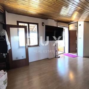 ISTRA, PULA - Dvoetažni stan s vrtom i garažom u blizini plaže