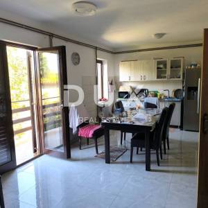 ISTRA, PULA - Dvoetažni stan s vrtom i garažom u blizini plaže