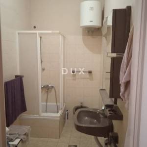 ISTRA, PULA – Prostrani stan s velikim potencijalom 