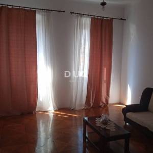 ISTRA, PULA – Prostrani stan s velikim potencijalom 