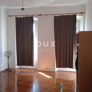 ISTRA, PULA – Prostrani stan s velikim potencijalom 