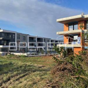 Istra, Pula - Valdebek. stan sa tri spavaće sobe na 2.katu