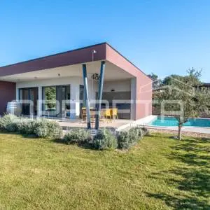 Istra, Sveti Lovreč okolica- Prizemnica s bazenom