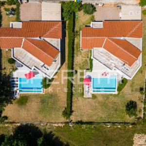 Istra, Svetvinčenat, dvije vile u kompletu, bazen, sauna, namješteno