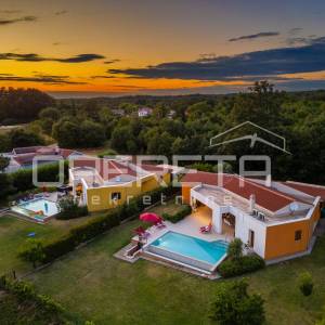 Istra, Svetvinčenat, dvije vile u kompletu, bazen, sauna, namješteno