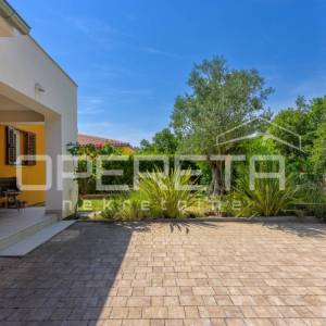 Istra, Svetvinčenat, dvije vile u kompletu, bazen, sauna, namješteno