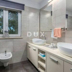 ISTRA, TINJAN - Kuća s bazenom na rubu naselja