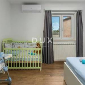 ISTRA, TINJAN - Kuća s bazenom na rubu naselja