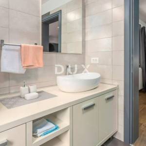 ISTRA, TINJAN - Kuća s bazenom na rubu naselja