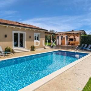 ISTRA, TINJAN - Kuća s bazenom na rubu naselja