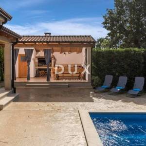 ISTRA, TINJAN - Kuća s bazenom na rubu naselja