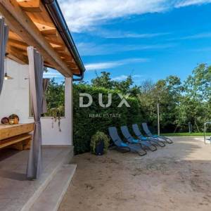 ISTRA, TINJAN - Kuća s bazenom na rubu naselja