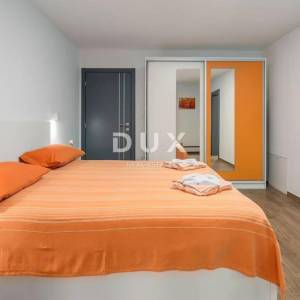 ISTRA, TINJAN - Kuća s bazenom na rubu naselja