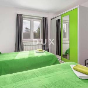 ISTRA, TINJAN - Kuća s bazenom na rubu naselja