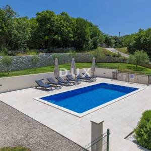 ISTRA, TRGET - Obiteljska kuća s pogledom na more 