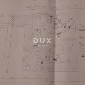 ISTRA, TRGET - Obiteljska kuća s pogledom na more 