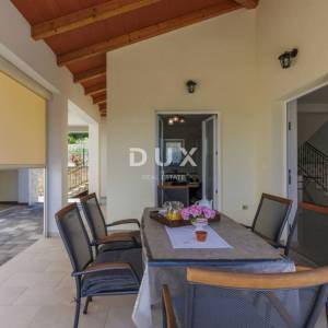 ISTRA, TRGET - Obiteljska kuća s pogledom na more 