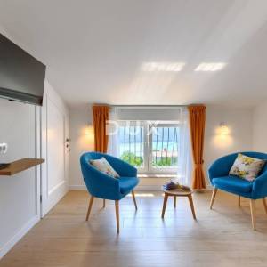 ISTRA, TRGET - Obiteljska kuća s pogledom na more 