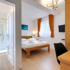 ISTRA, TRGET - Obiteljska kuća s pogledom na more 