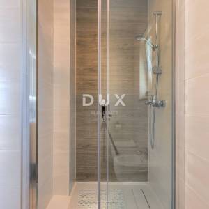 ISTRA, TRGET - Obiteljska kuća s pogledom na more 