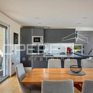 Istra, Višnjan- Moderna kuća s bazenom