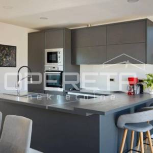 Istra, Višnjan- Moderna kuća s bazenom