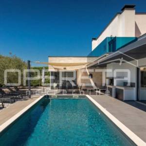 Istra, Višnjan- Moderna kuća s bazenom