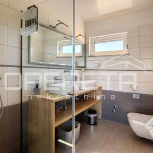 Istra, Višnjan- Moderna kuća s bazenom