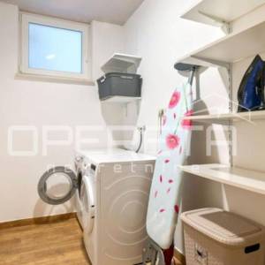 Istra, Višnjan- Moderna kuća s bazenom