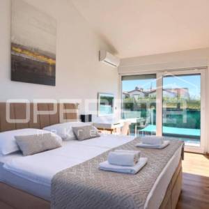 Istra, Višnjan- Moderna kuća s bazenom