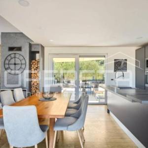 Istra, Višnjan- Moderna kuća s bazenom