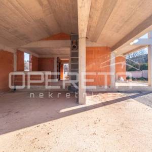 Istra, Višnjan okolica - Samostojeća kuća u roh bau fazi 