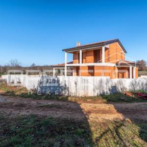 Istra, Višnjan okolica - Samostojeća kuća u roh bau fazi 