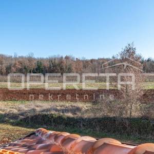 Istra, Višnjan okolica - Samostojeća kuća u roh bau fazi 