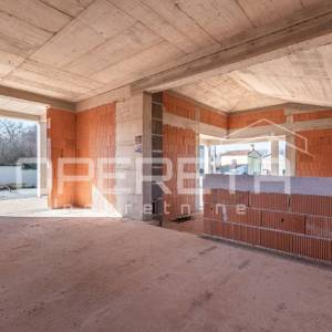 Istra, Višnjan okolica - Samostojeća kuća u roh bau fazi 