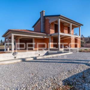 Istra, Višnjan okolica - Samostojeća kuća u roh bau fazi 