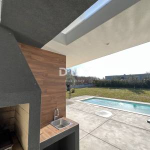 ISTRA, ŽMINJ – moderna vila s bazenom