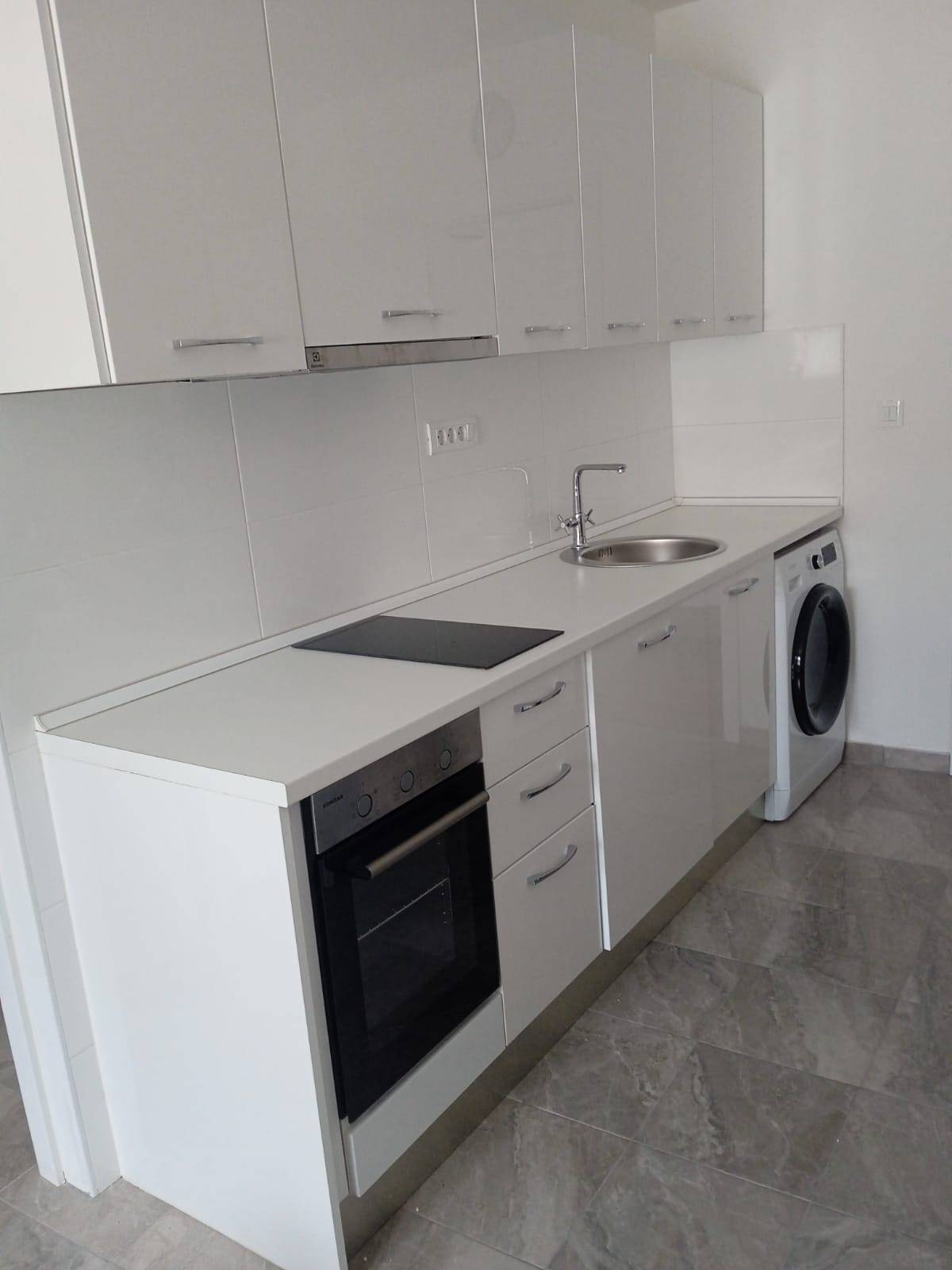 Iznajmljuje se jednosobni novi stan dugoročno