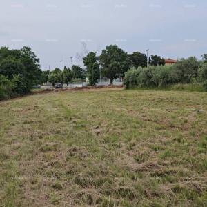 Izvrsna prilika - prodaja građevinskog zemljišta u atraktivnom naselju blizu centra i mora, Umag!