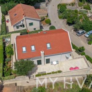 Jedinstvena kuća prvi red do mora u Jelsi/Vrboskoj