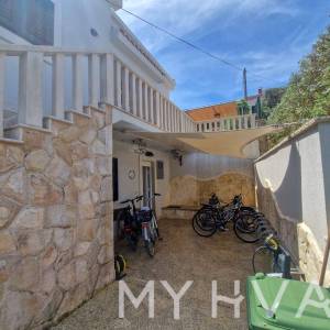 Jedinstvena kuća prvi red do mora u Jelsi/Vrboskoj