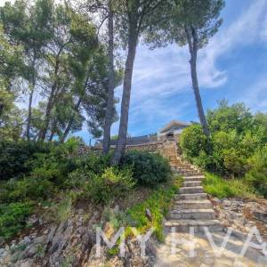 Jedinstvena kuća prvi red do mora u Jelsi/Vrboskoj