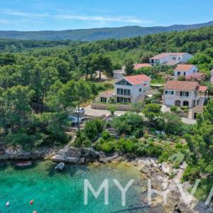 Jedinstvena kuća prvi red do mora u Jelsi/Vrboskoj