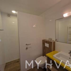 Jedinstvena kuća prvi red do mora u Jelsi/Vrboskoj