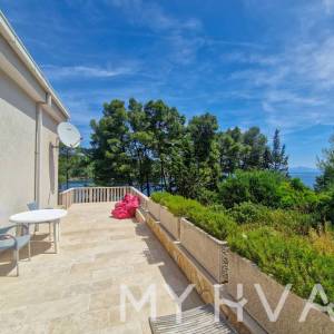 Jedinstvena kuća prvi red do mora u Jelsi/Vrboskoj