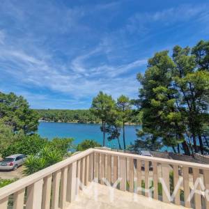 Jedinstvena kuća prvi red do mora u Jelsi/Vrboskoj