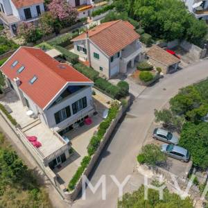 Jedinstvena kuća prvi red do mora u Jelsi/Vrboskoj