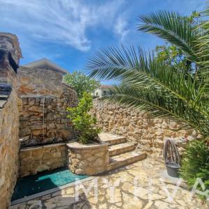 Jedinstvena kuća prvi red do mora u Jelsi/Vrboskoj