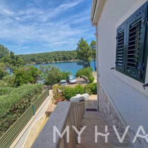 Jedinstvena kuća prvi red do mora u Jelsi/Vrboskoj